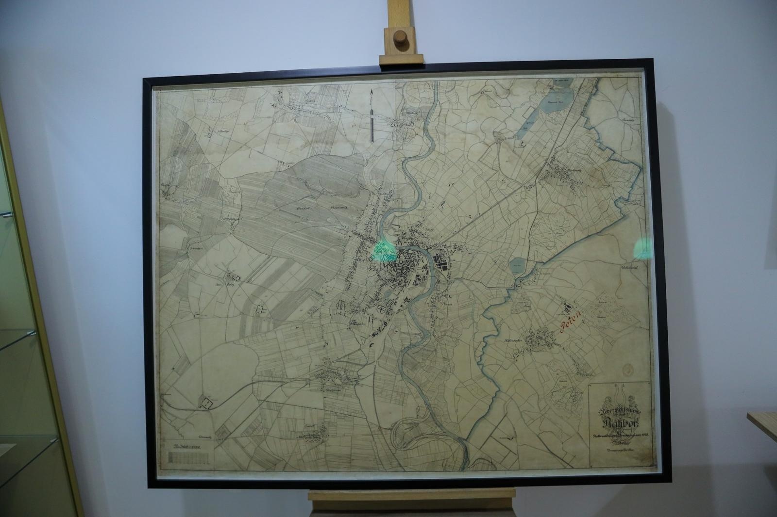 Zdjęcie w galerii na portalu naszraciborz.pl: Spotkanie z zabytkami: papierowe skarby pod opieką konserwatora wiadomości z regionu