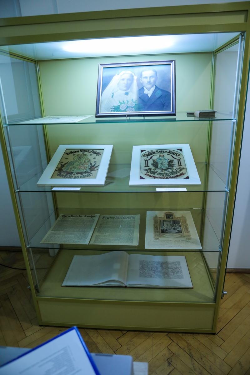 Zdjęcie w galerii na portalu naszraciborz.pl: Spotkanie z zabytkami: papierowe skarby pod opieką konserwatora wiadomości z regionu