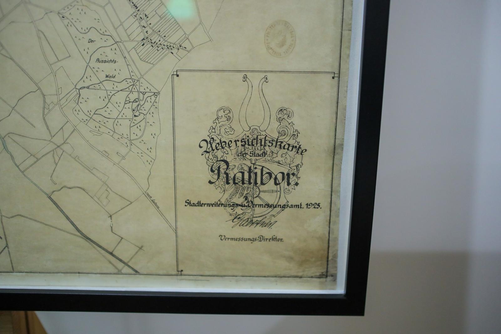 Zdjęcie w galerii na portalu naszraciborz.pl: Spotkanie z zabytkami: papierowe skarby pod opieką konserwatora wiadomości z regionu