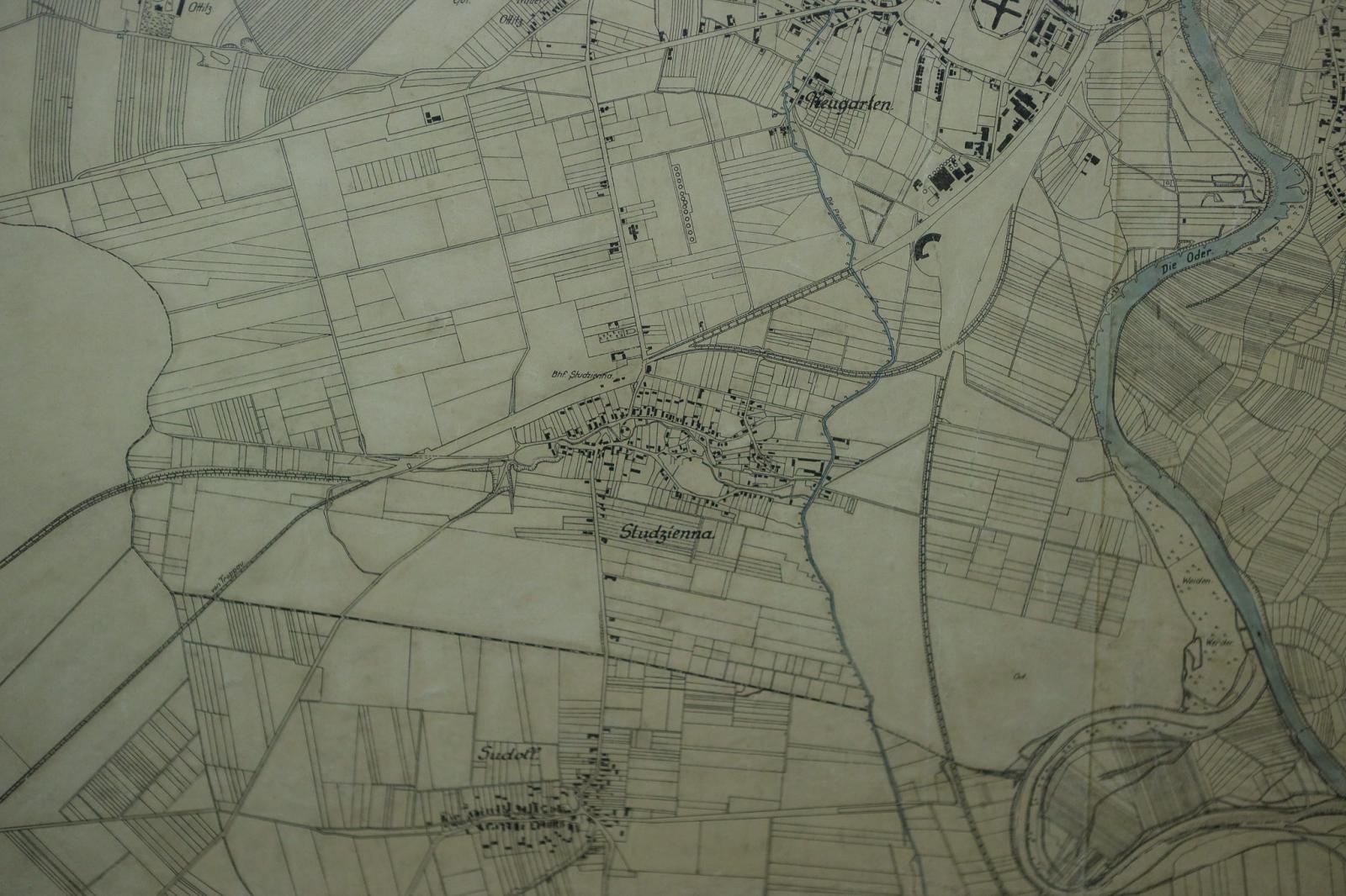 Zdjęcie w galerii na portalu naszraciborz.pl: Spotkanie z zabytkami: papierowe skarby pod opieką konserwatora wiadomości z regionu