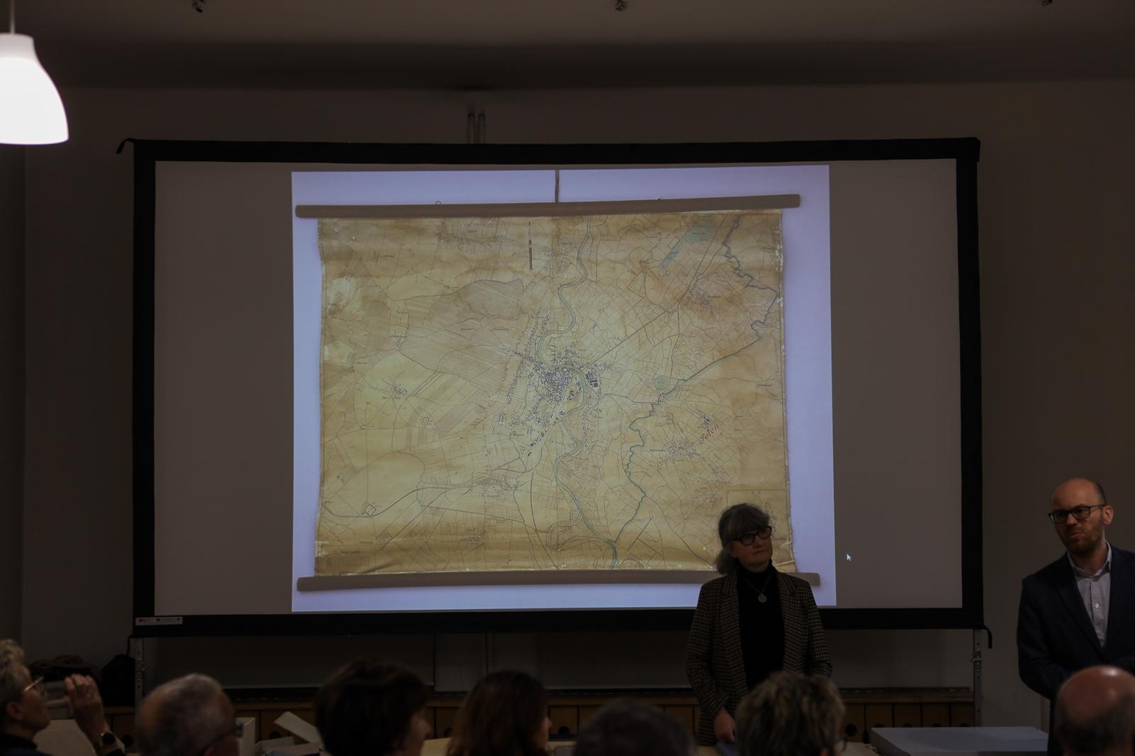 Zdjęcie w galerii na portalu naszraciborz.pl: Spotkanie z zabytkami: papierowe skarby pod opieką konserwatora wiadomości z regionu