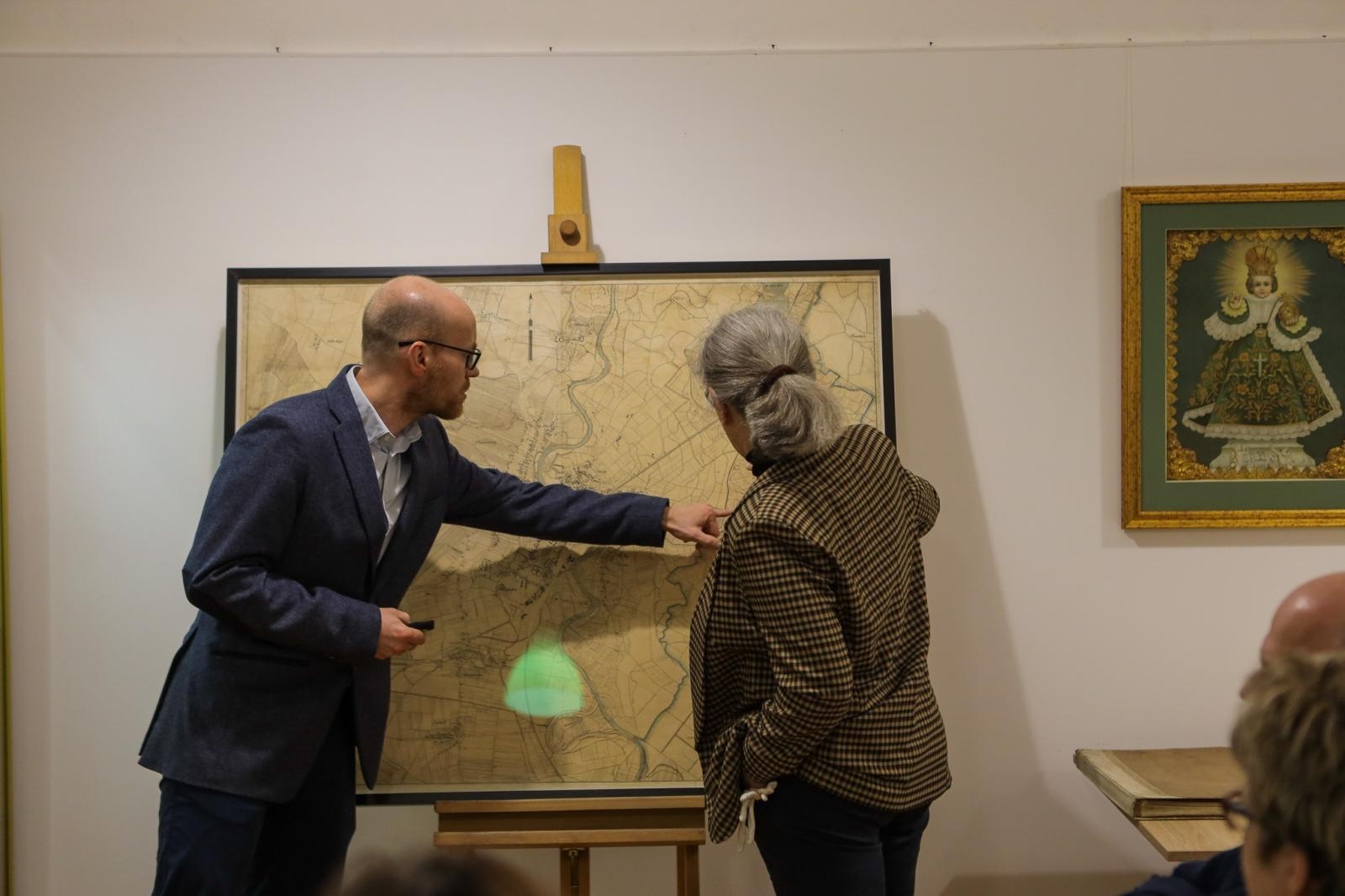 Zdjęcie w galerii na portalu naszraciborz.pl: Spotkanie z zabytkami: papierowe skarby pod opieką konserwatora wiadomości z regionu