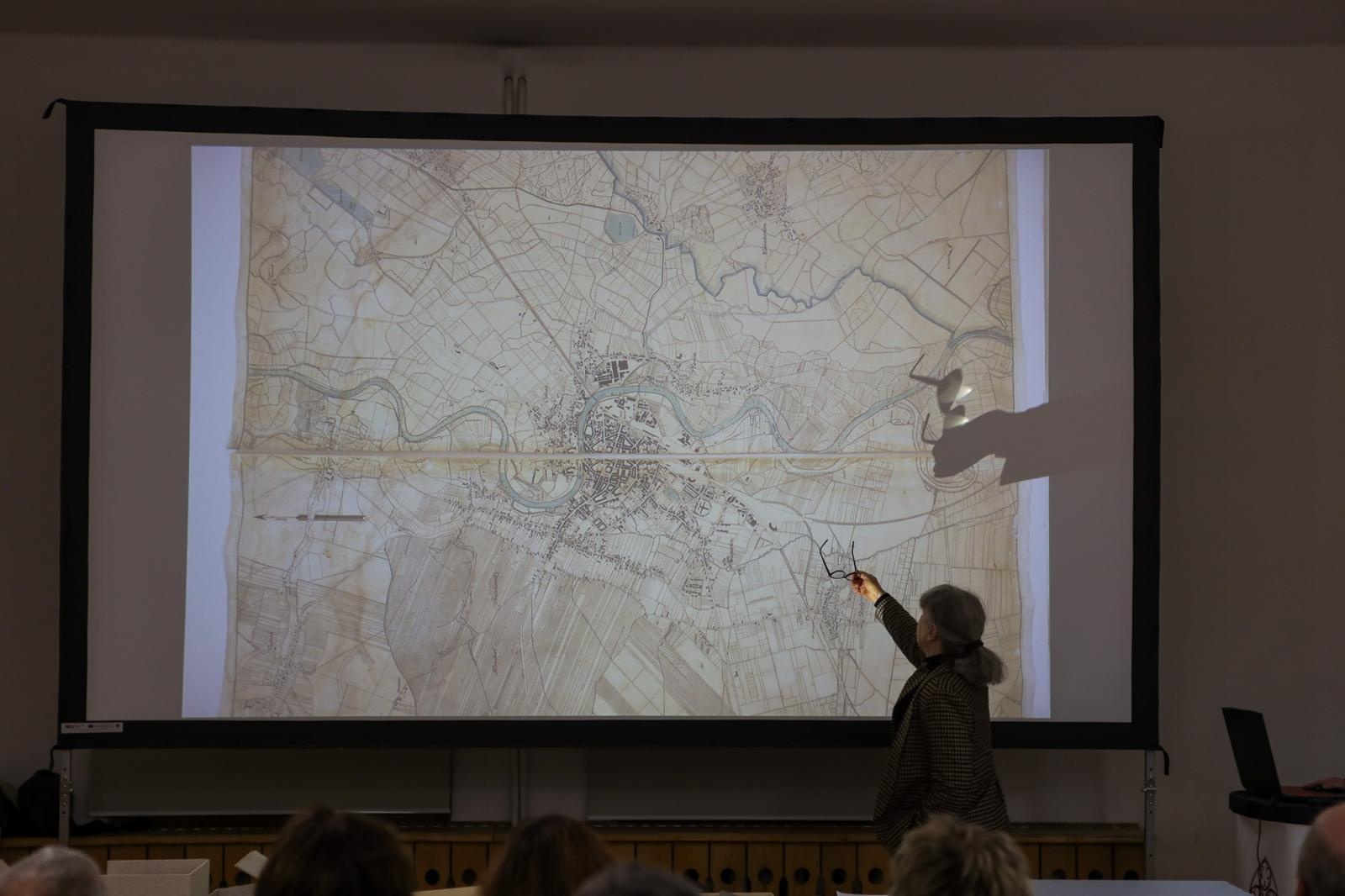 Zdjęcie w galerii na portalu naszraciborz.pl: Spotkanie z zabytkami: papierowe skarby pod opieką konserwatora wiadomości z regionu