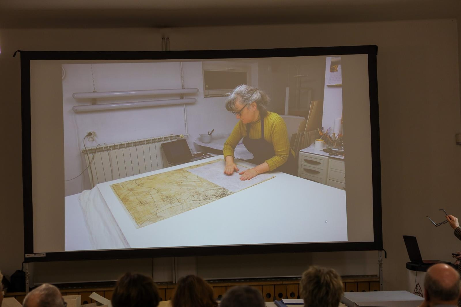 Zdjęcie w galerii na portalu naszraciborz.pl: Spotkanie z zabytkami: papierowe skarby pod opieką konserwatora wiadomości z regionu