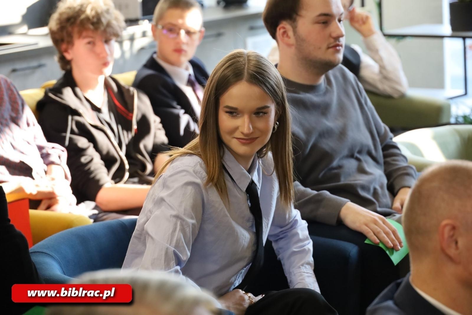 Zdjęcie w galerii na portalu naszraciborz.pl: II Debata Młodych na Stacji Młodych wiadomości z regionu