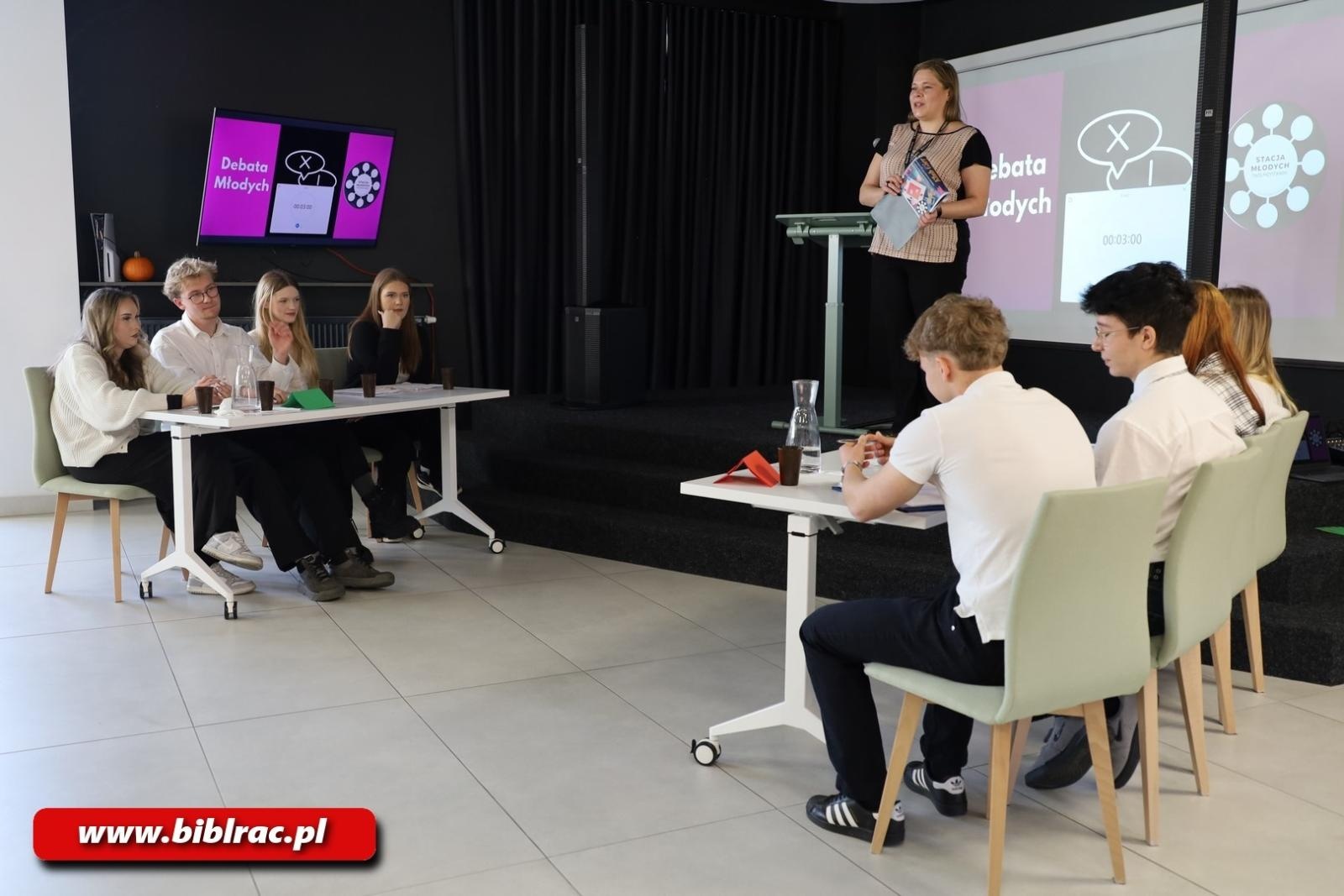 Zdjęcie w galerii na portalu naszraciborz.pl: II Debata Młodych na Stacji Młodych wiadomości z regionu