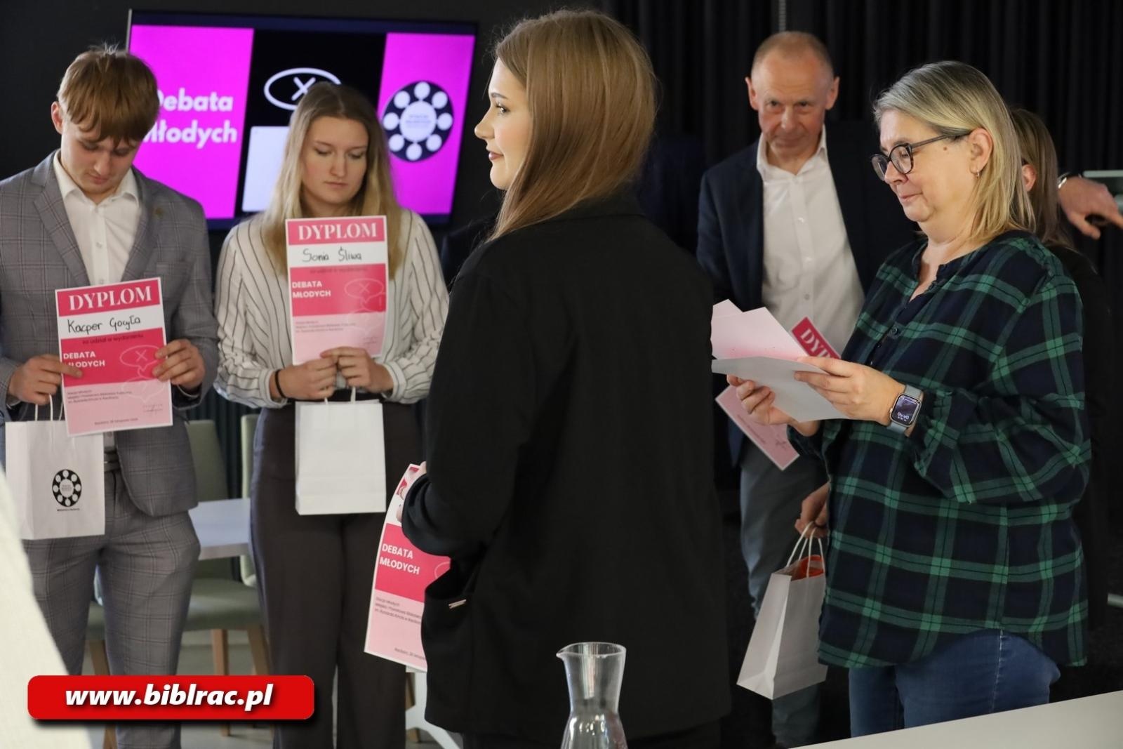 Zdjęcie w galerii na portalu naszraciborz.pl: II Debata Młodych na Stacji Młodych wiadomości z regionu