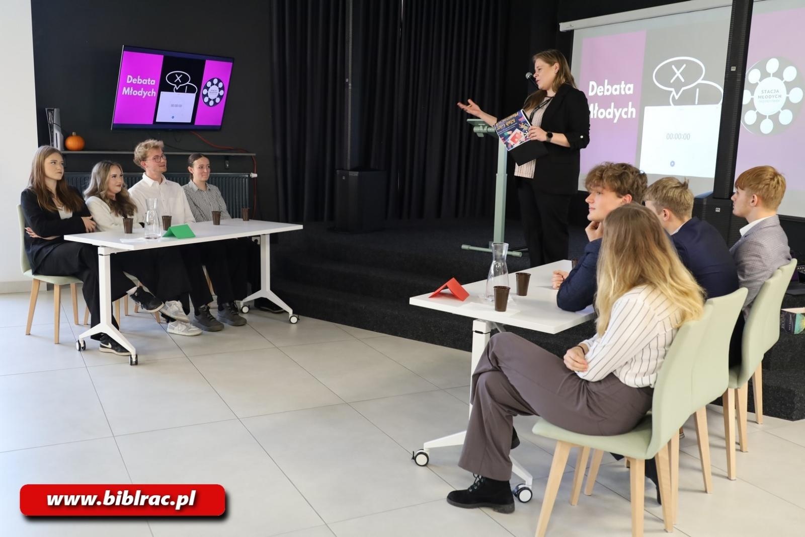 Zdjęcie w galerii na portalu naszraciborz.pl: II Debata Młodych na Stacji Młodych wiadomości z regionu