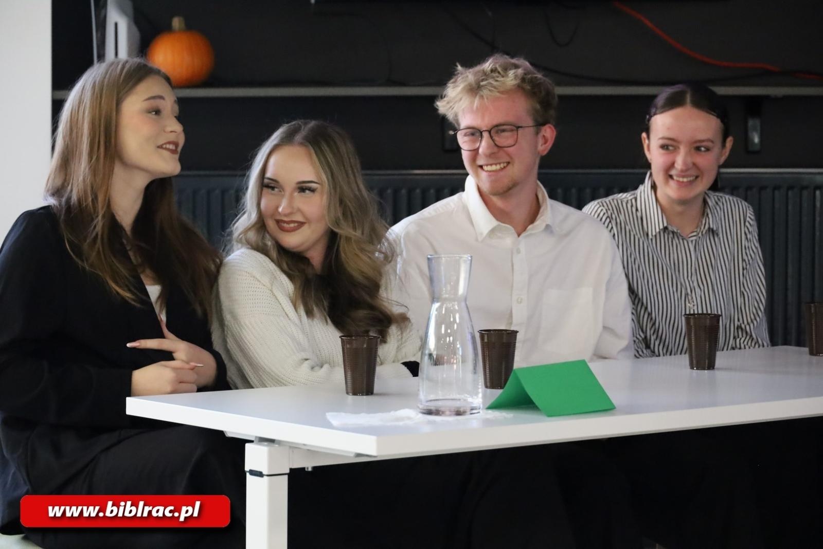 Zdjęcie w galerii na portalu naszraciborz.pl: II Debata Młodych na Stacji Młodych wiadomości z regionu