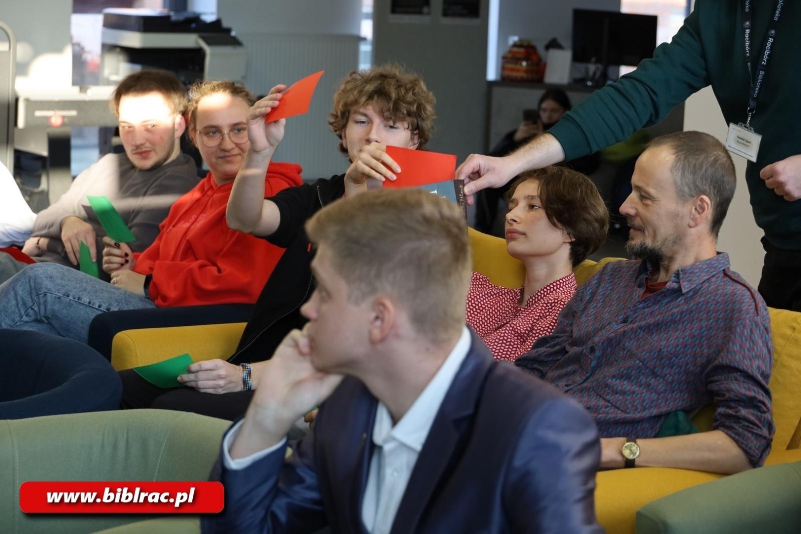 Zdjęcie w galerii na portalu naszraciborz.pl: II Debata Młodych na Stacji Młodych wiadomości z regionu