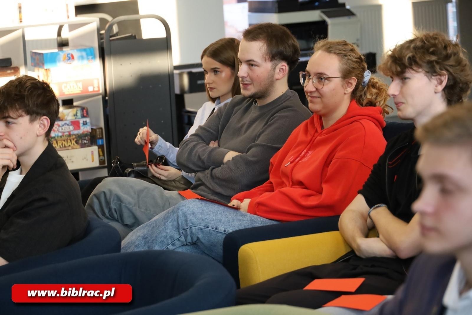 Zdjęcie w galerii na portalu naszraciborz.pl: II Debata Młodych na Stacji Młodych wiadomości z regionu