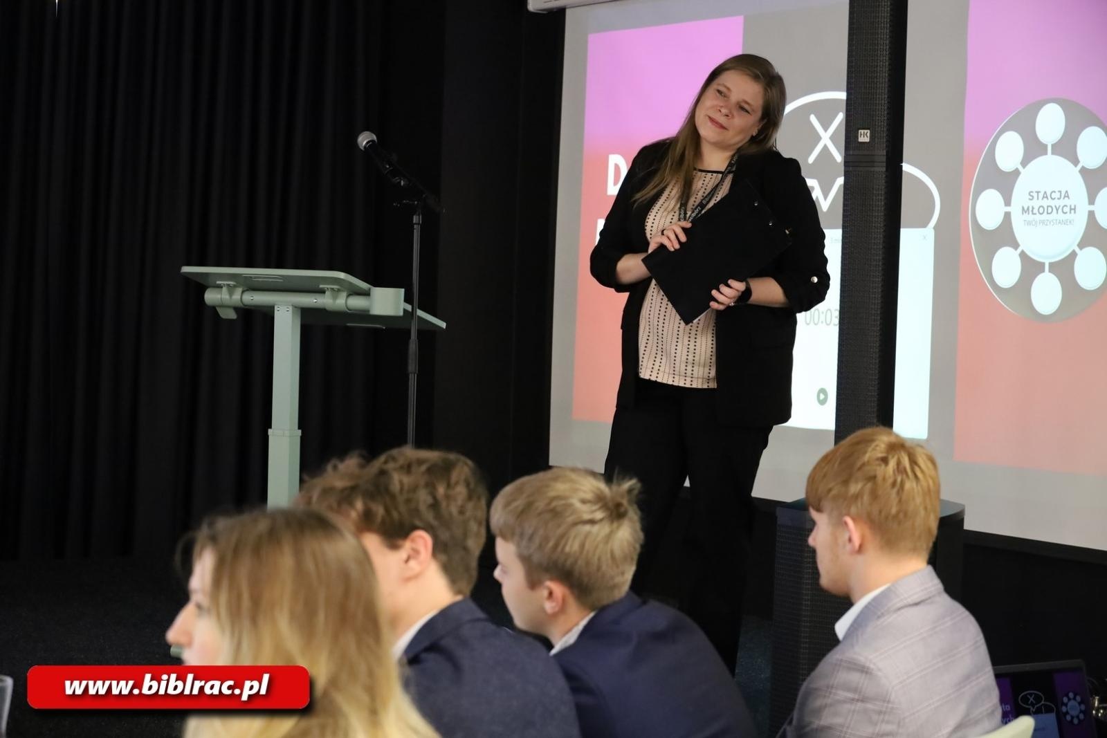 Zdjęcie w galerii na portalu naszraciborz.pl: II Debata Młodych na Stacji Młodych wiadomości z regionu
