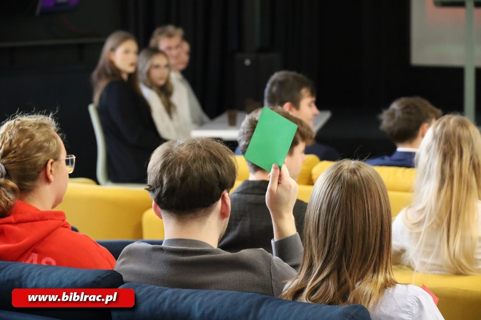 Zdjęcie w galerii na portalu naszraciborz.pl: II Debata Młodych na Stacji Młodych wiadomości z regionu