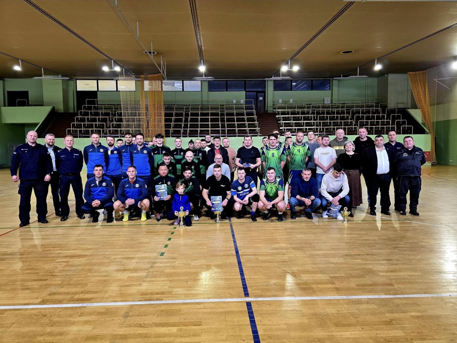 Zdjęcie w galerii na portalu naszraciborz.pl: Turniej futsalu służb mundurowych w Kuźni Raciborskiej. Śląscy terytorialsi najlepsi wiadomości z regionu