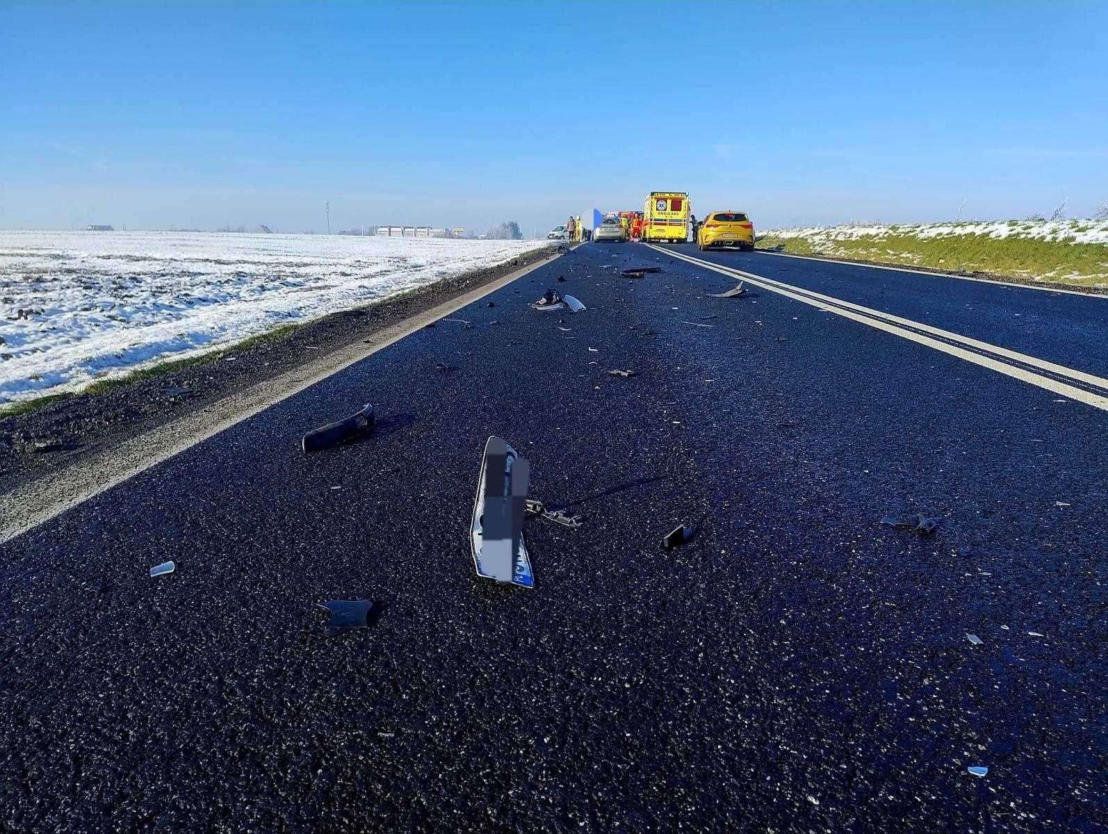 Zdjęcie w galerii na portalu naszraciborz.pl: Groźne zdarzenie na DK 45 – oderwane koło spowodowało czołowe zderzenie wiadomości z regionu
