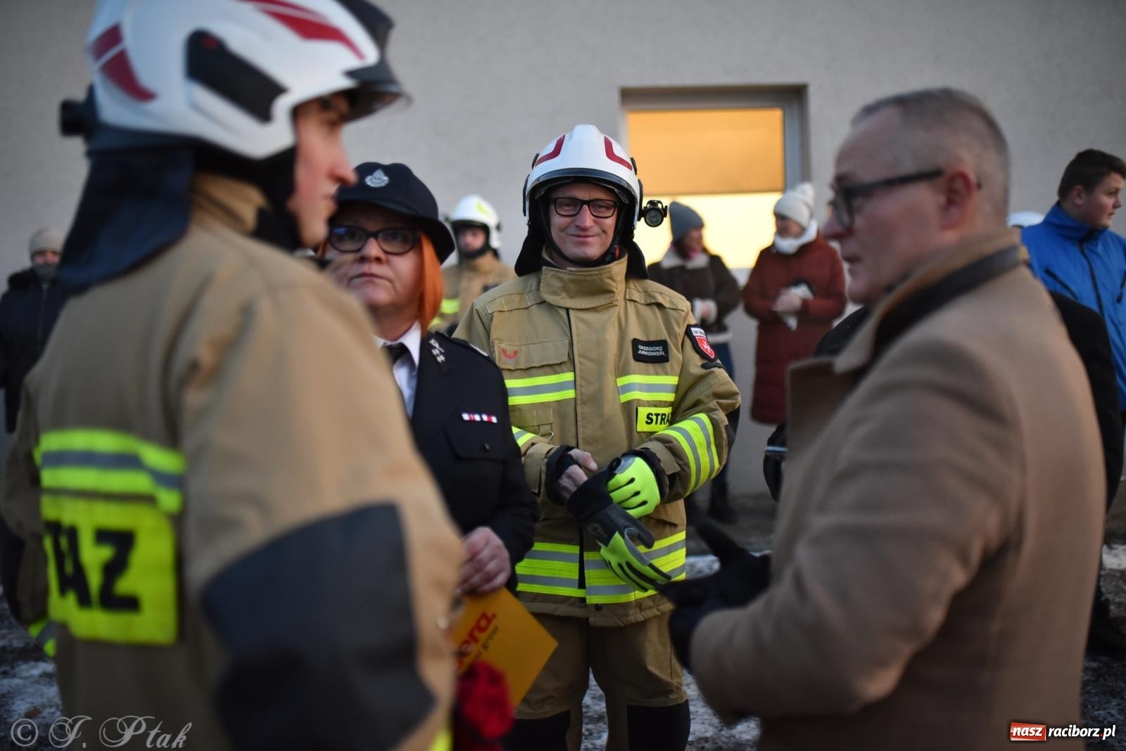 Zdjęcie w galerii na portalu naszraciborz.pl: Powitanie nowego średniego wozu bojowego OSP Maków wiadomości z regionu