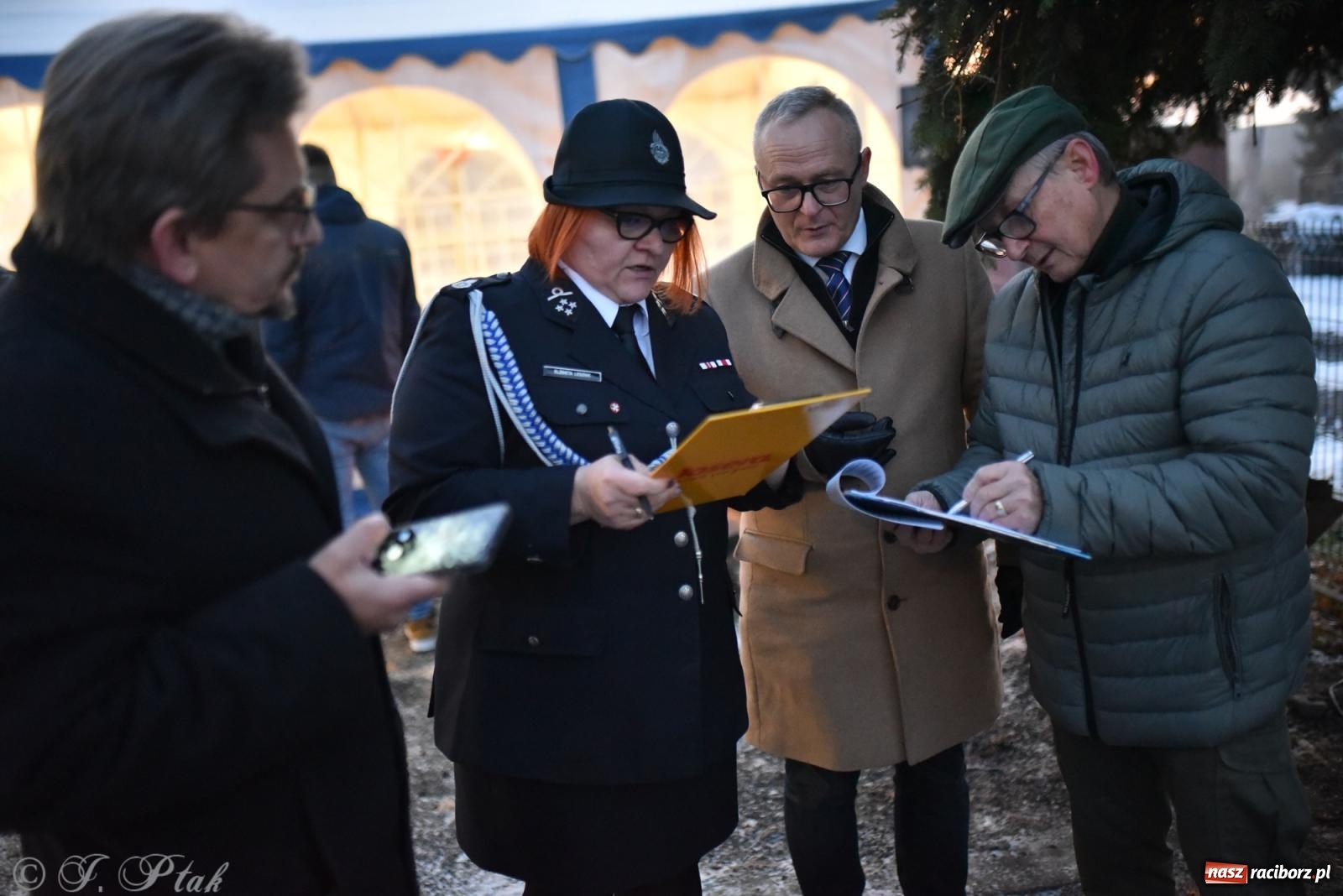Zdjęcie w galerii na portalu naszraciborz.pl: Powitanie nowego średniego wozu bojowego OSP Maków wiadomości z regionu