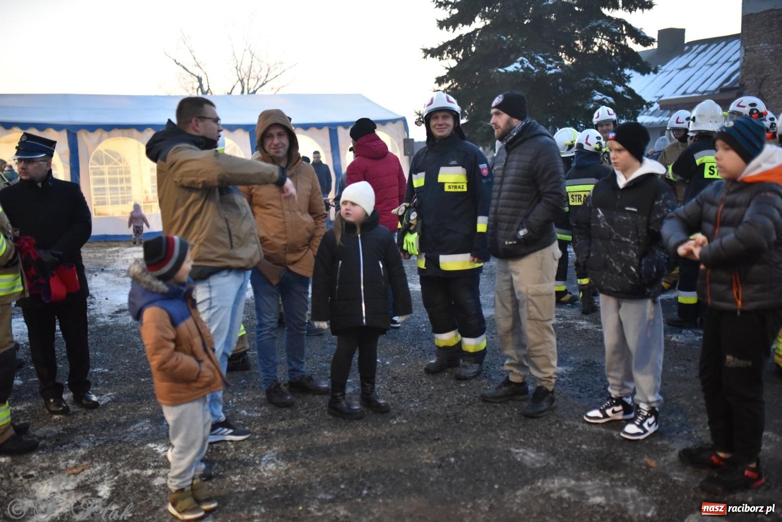 Zdjęcie w galerii na portalu naszraciborz.pl: Powitanie nowego średniego wozu bojowego OSP Maków wiadomości z regionu