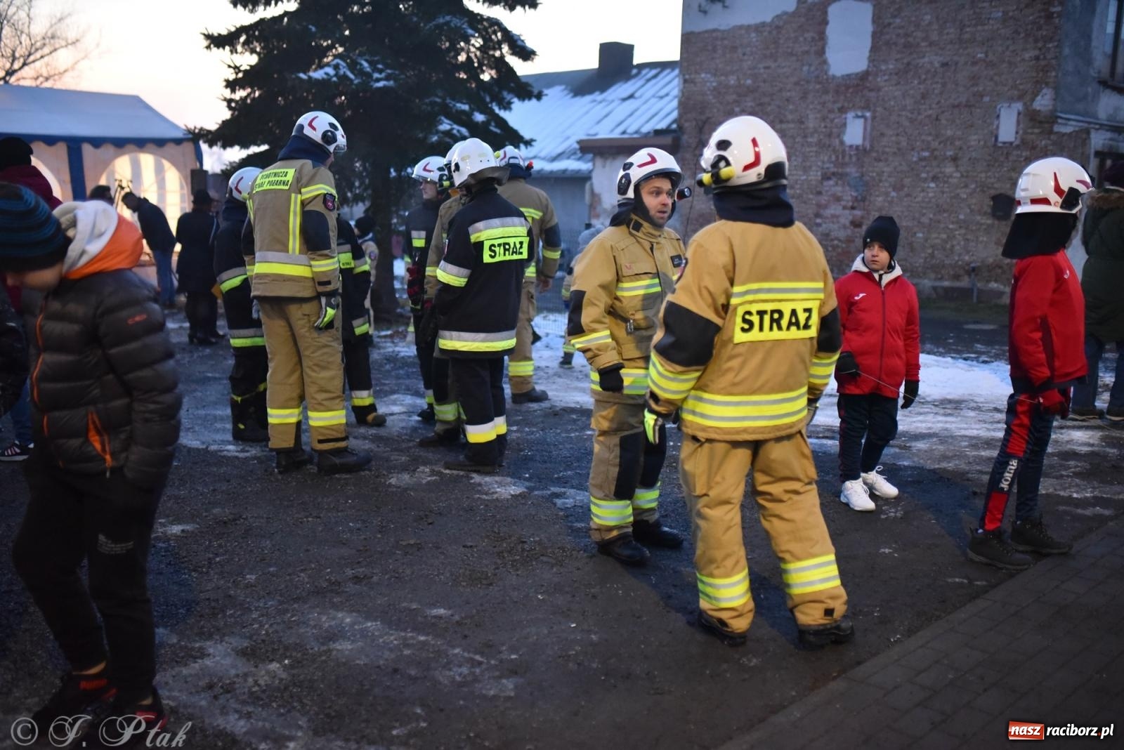 Zdjęcie w galerii na portalu naszraciborz.pl: Powitanie nowego średniego wozu bojowego OSP Maków wiadomości z regionu