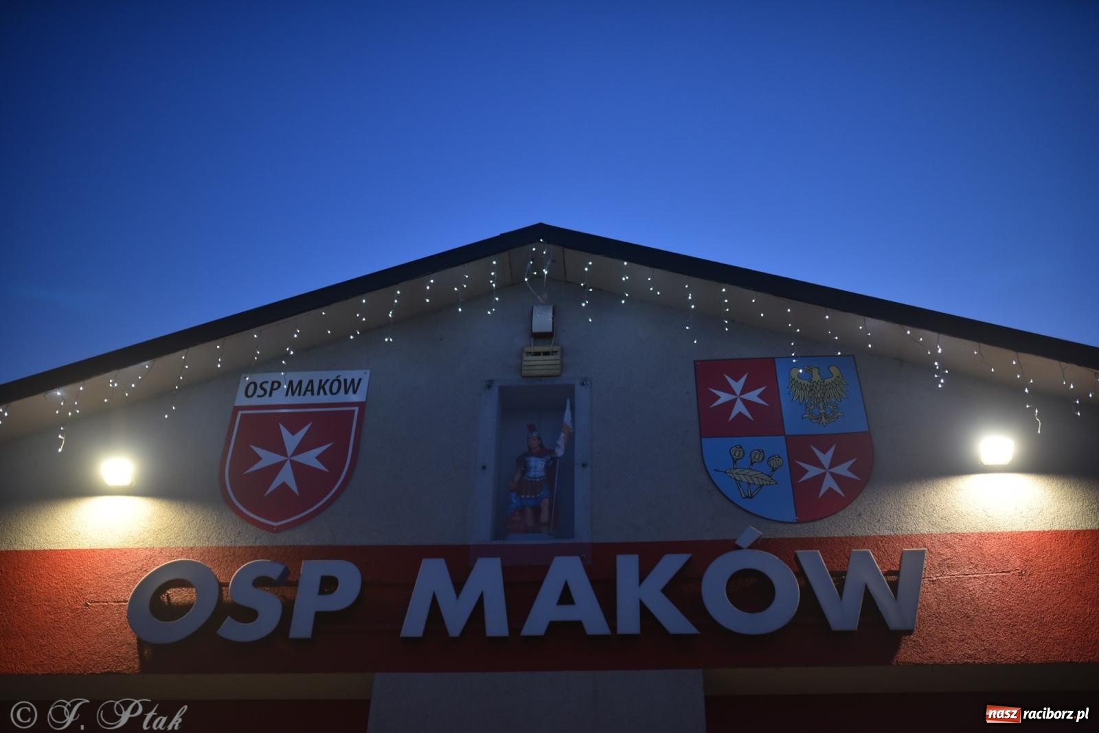 Zdjęcie w galerii na portalu naszraciborz.pl: Powitanie nowego średniego wozu bojowego OSP Maków wiadomości z regionu