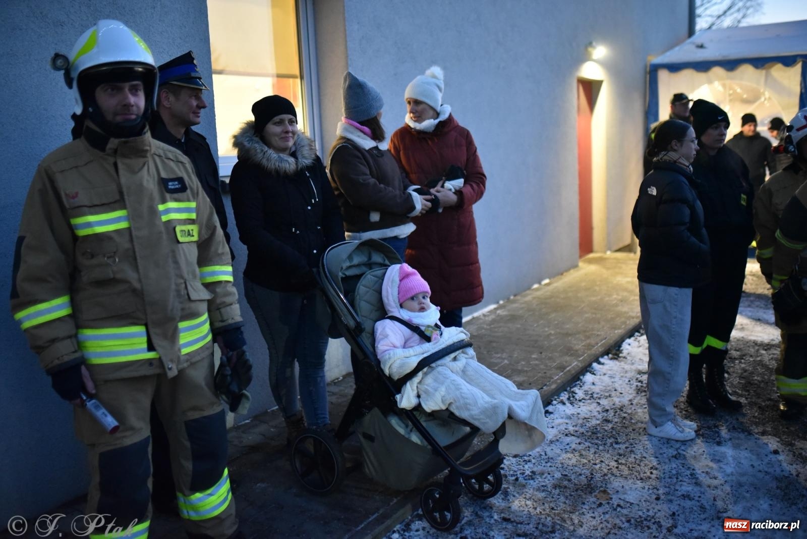 Zdjęcie w galerii na portalu naszraciborz.pl: Powitanie nowego średniego wozu bojowego OSP Maków wiadomości z regionu