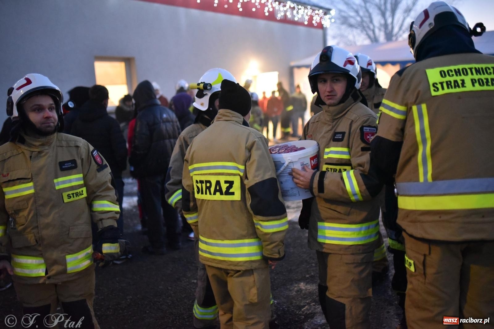 Zdjęcie w galerii na portalu naszraciborz.pl: Powitanie nowego średniego wozu bojowego OSP Maków wiadomości z regionu