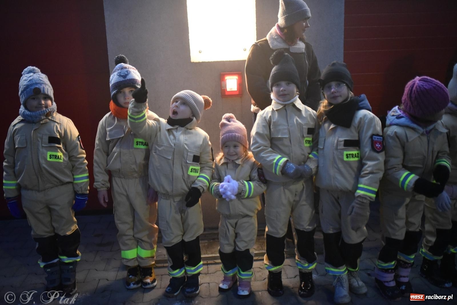 Zdjęcie w galerii na portalu naszraciborz.pl: Powitanie nowego średniego wozu bojowego OSP Maków wiadomości z regionu