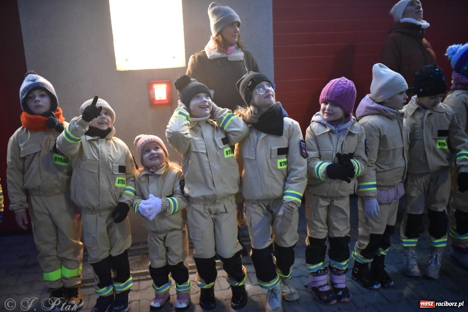 Zdjęcie w galerii na portalu naszraciborz.pl: Powitanie nowego średniego wozu bojowego OSP Maków wiadomości z regionu
