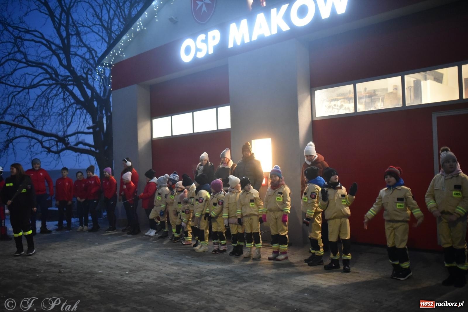 Zdjęcie w galerii na portalu naszraciborz.pl: Powitanie nowego średniego wozu bojowego OSP Maków wiadomości z regionu