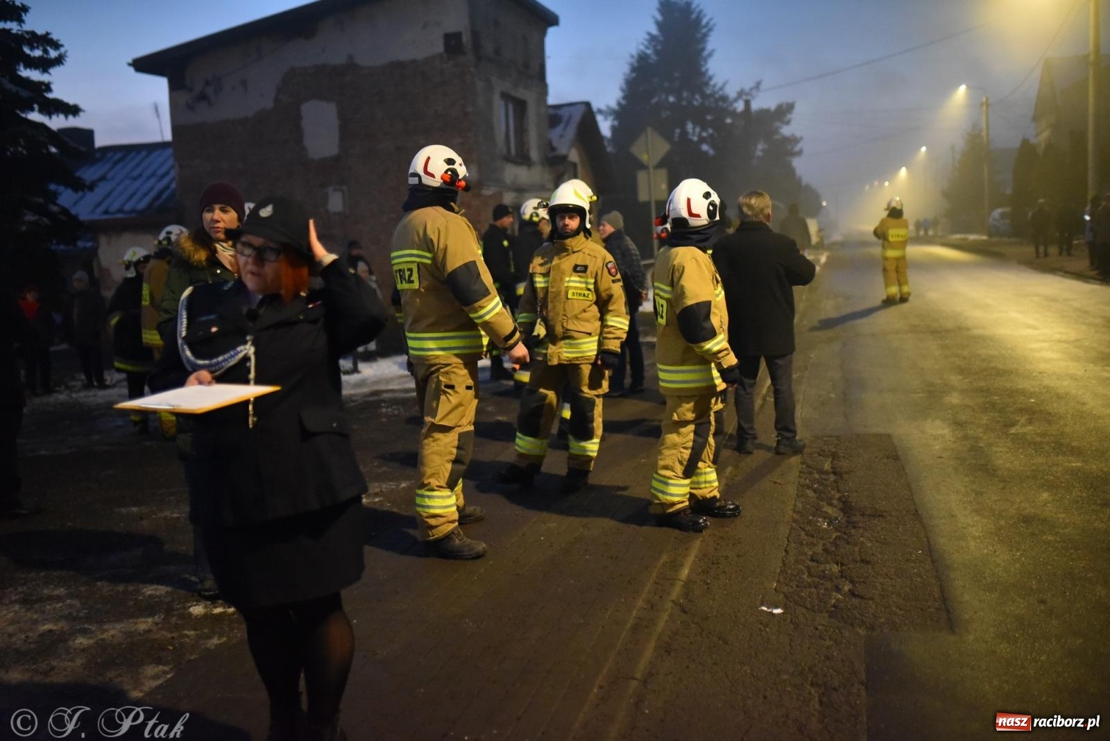 Zdjęcie w galerii na portalu naszraciborz.pl: Powitanie nowego średniego wozu bojowego OSP Maków wiadomości z regionu