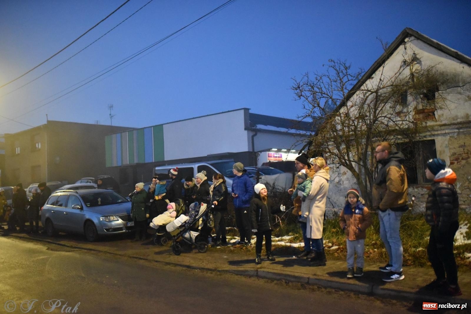 Zdjęcie w galerii na portalu naszraciborz.pl: Powitanie nowego średniego wozu bojowego OSP Maków wiadomości z regionu