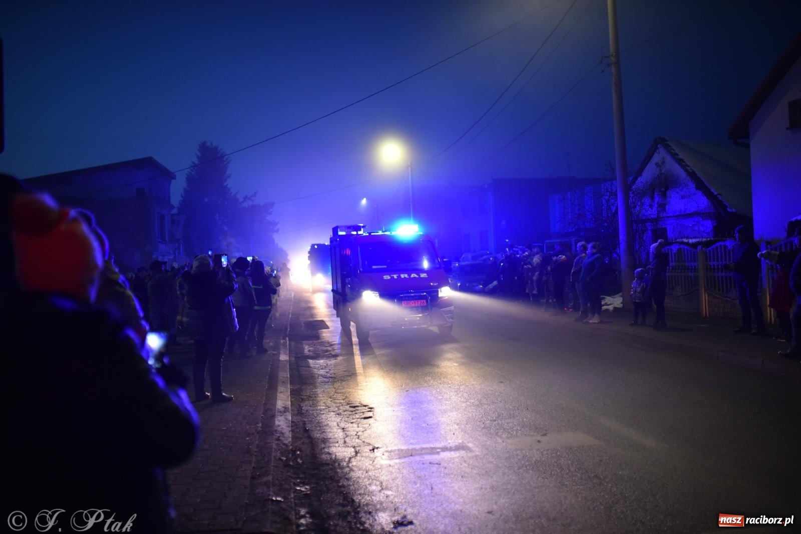 Zdjęcie w galerii na portalu naszraciborz.pl: Powitanie nowego średniego wozu bojowego OSP Maków wiadomości z regionu