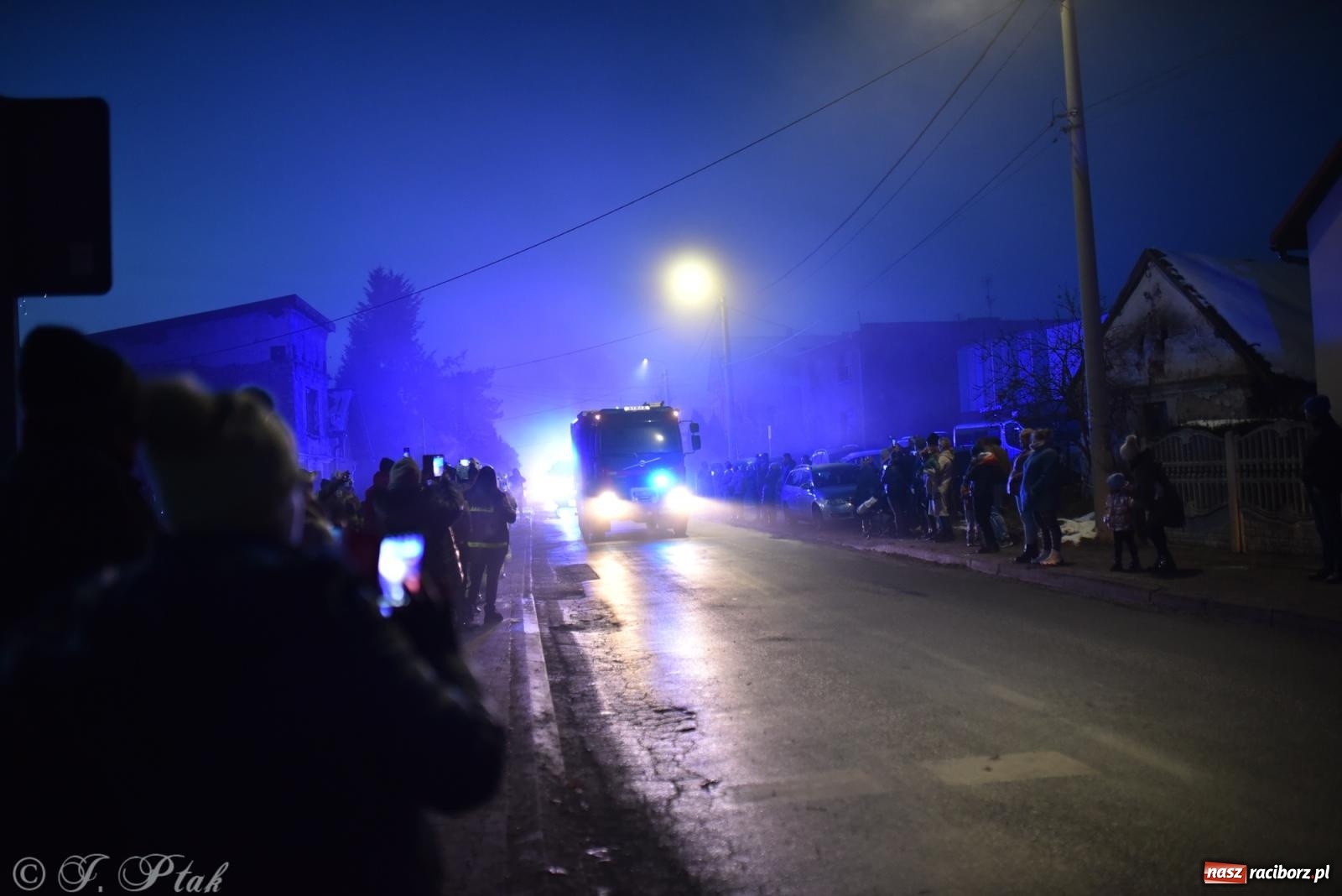Zdjęcie w galerii na portalu naszraciborz.pl: Powitanie nowego średniego wozu bojowego OSP Maków wiadomości z regionu