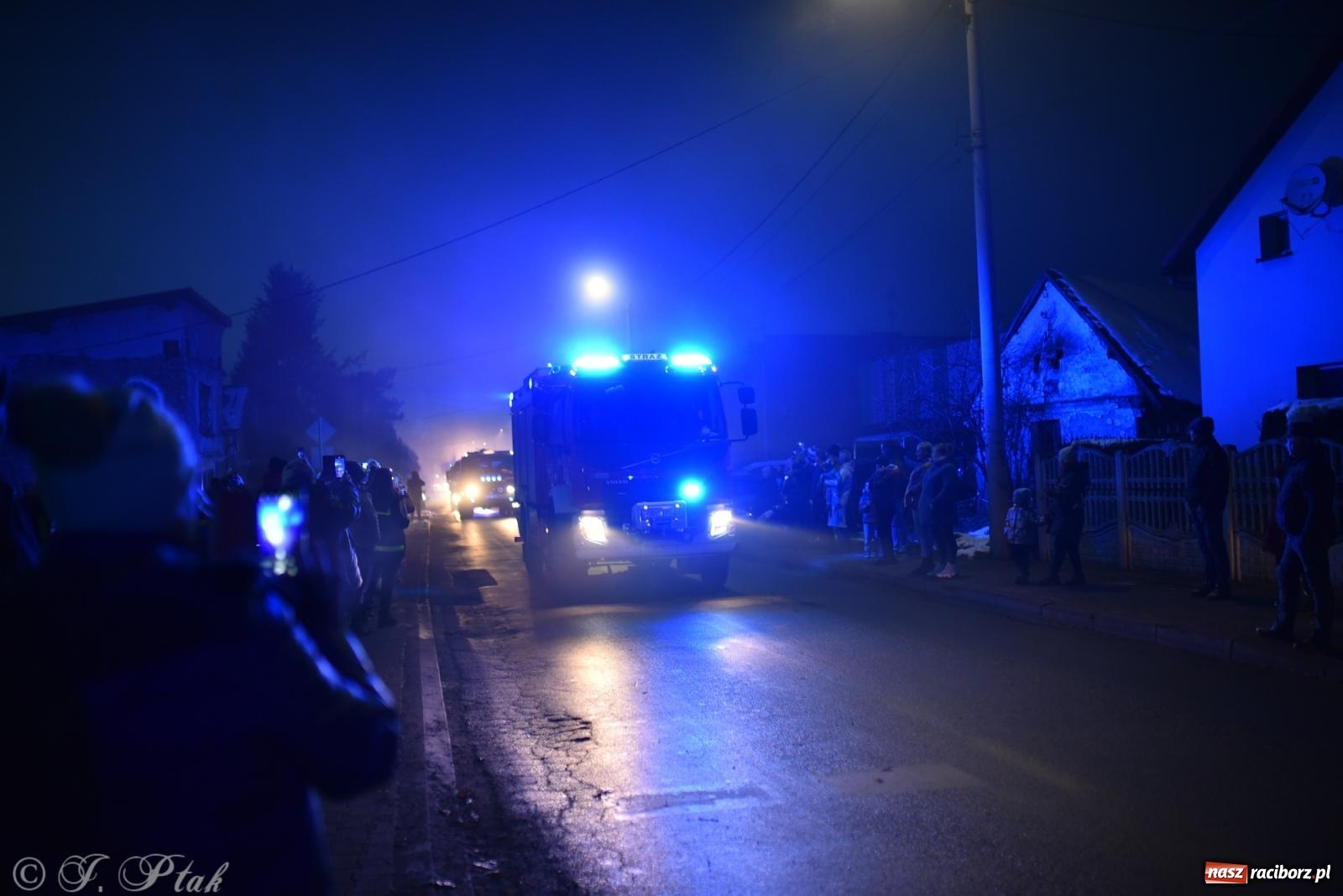 Zdjęcie w galerii na portalu naszraciborz.pl: Powitanie nowego średniego wozu bojowego OSP Maków wiadomości z regionu