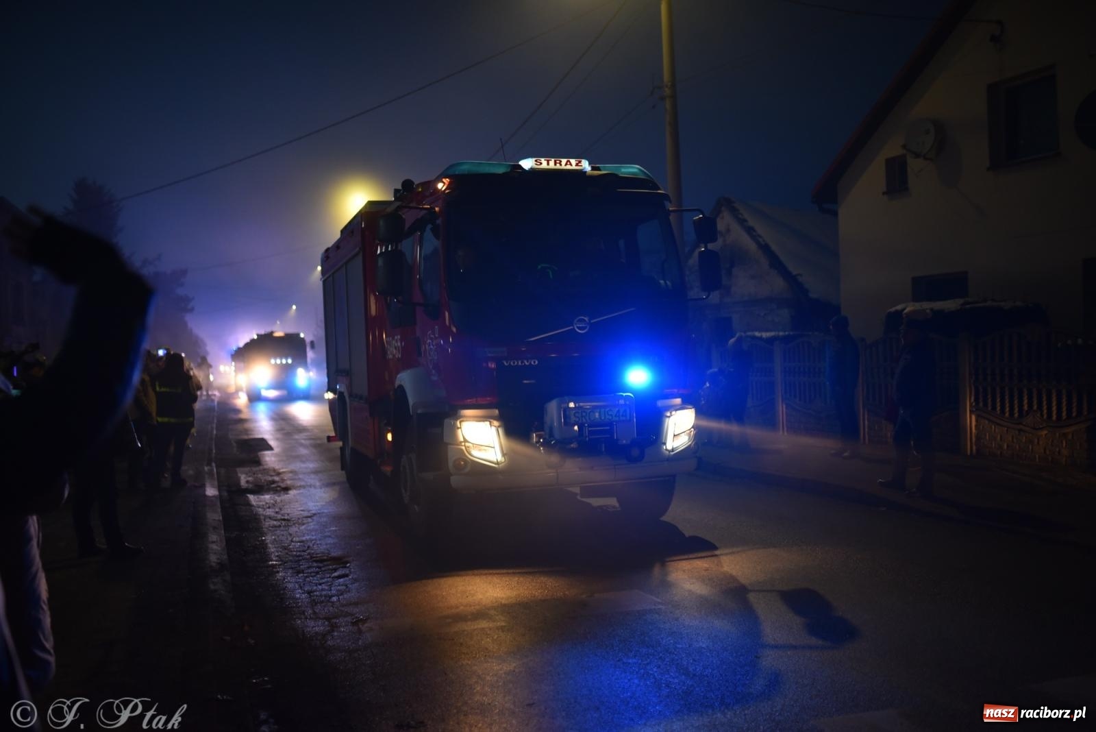 Zdjęcie w galerii na portalu naszraciborz.pl: Powitanie nowego średniego wozu bojowego OSP Maków wiadomości z regionu