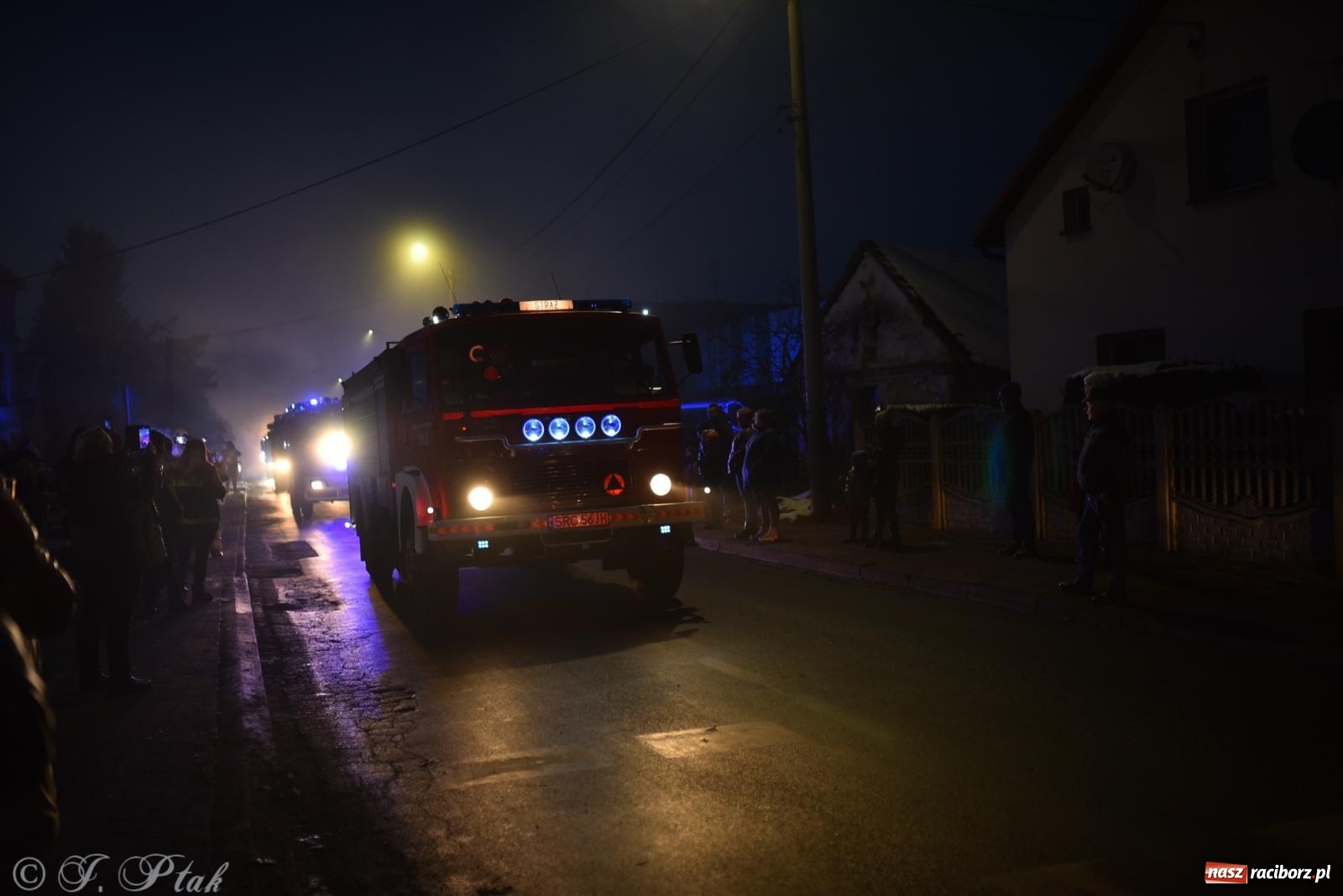 Zdjęcie w galerii na portalu naszraciborz.pl: Powitanie nowego średniego wozu bojowego OSP Maków wiadomości z regionu