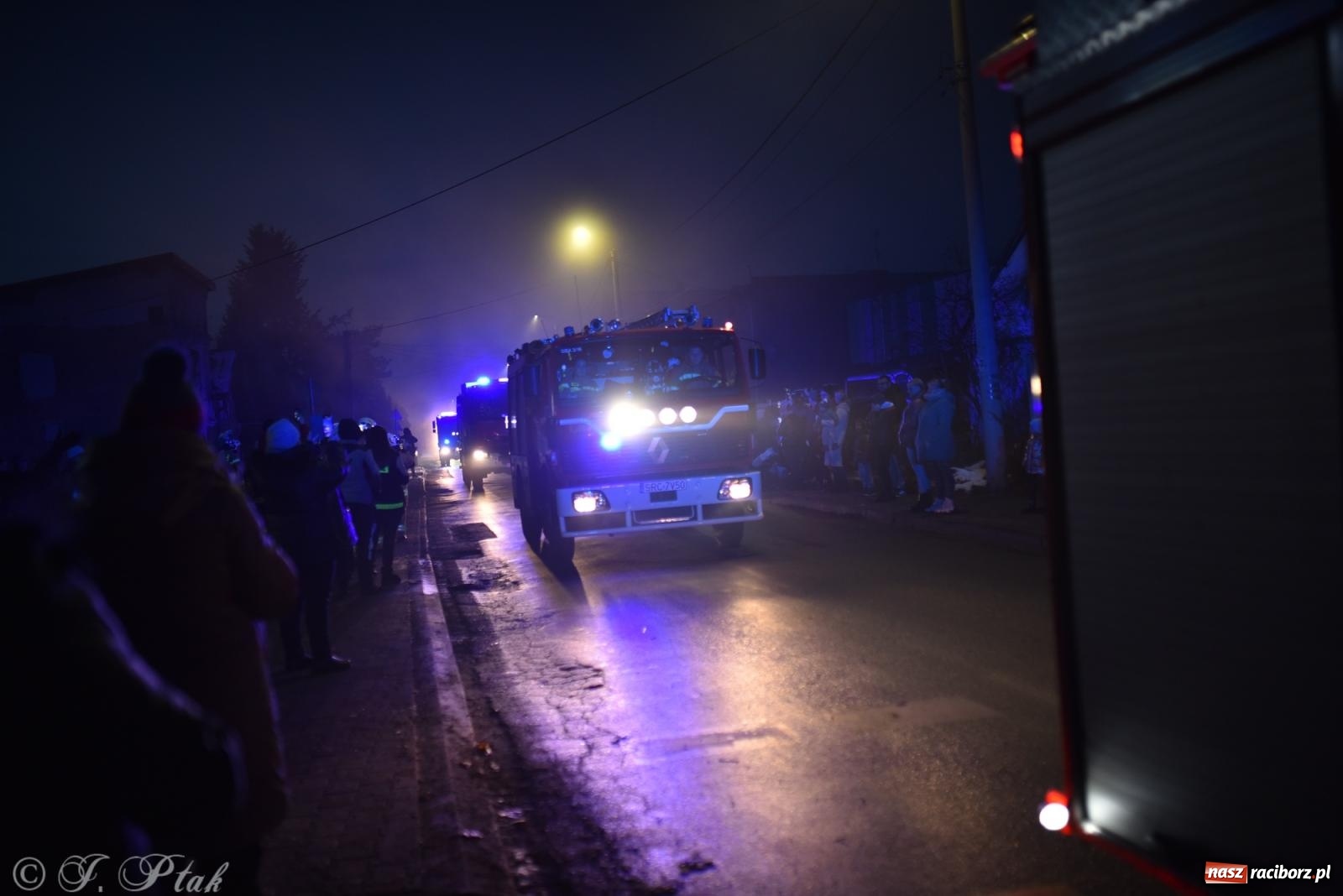 Zdjęcie w galerii na portalu naszraciborz.pl: Powitanie nowego średniego wozu bojowego OSP Maków wiadomości z regionu