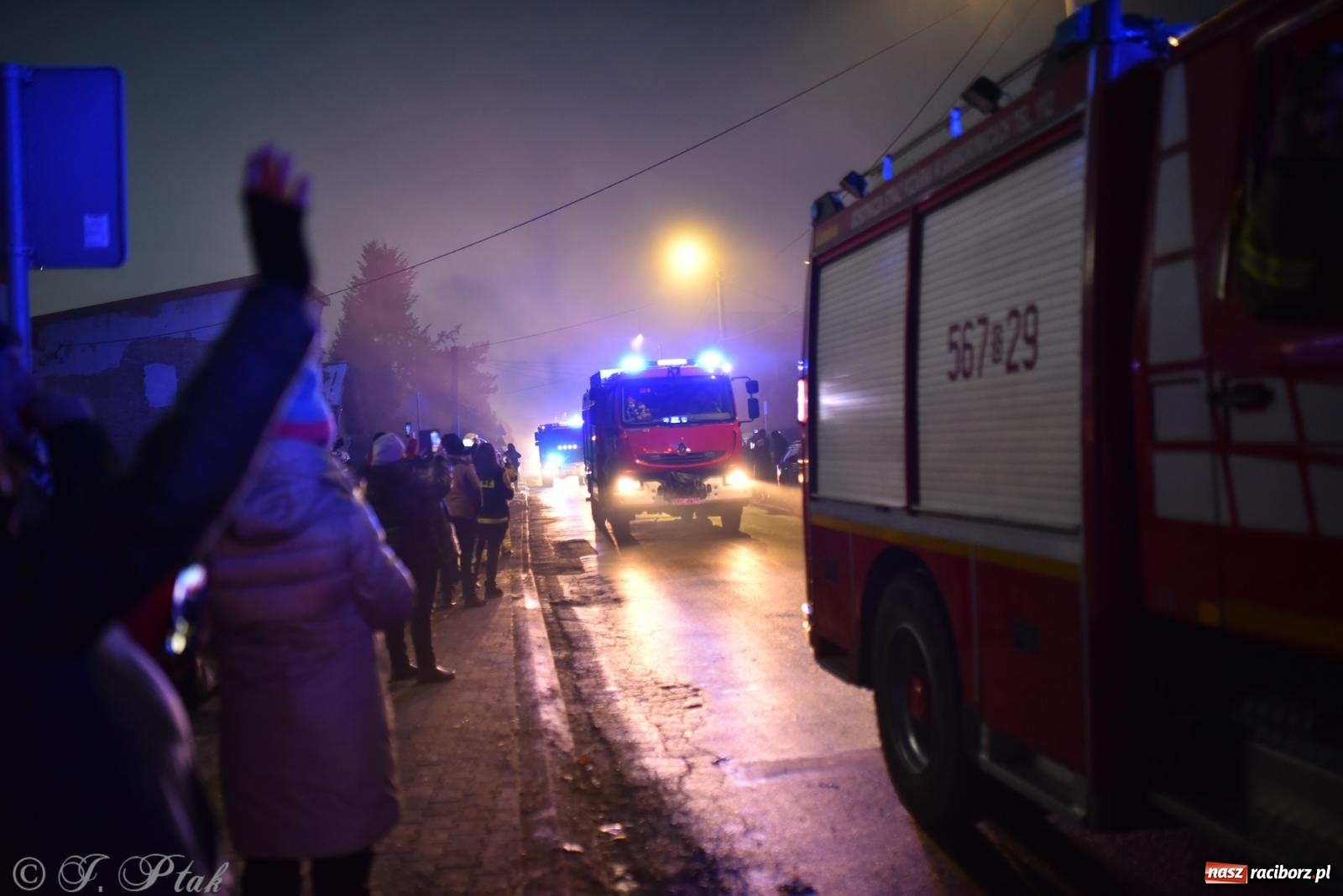 Zdjęcie w galerii na portalu naszraciborz.pl: Powitanie nowego średniego wozu bojowego OSP Maków wiadomości z regionu