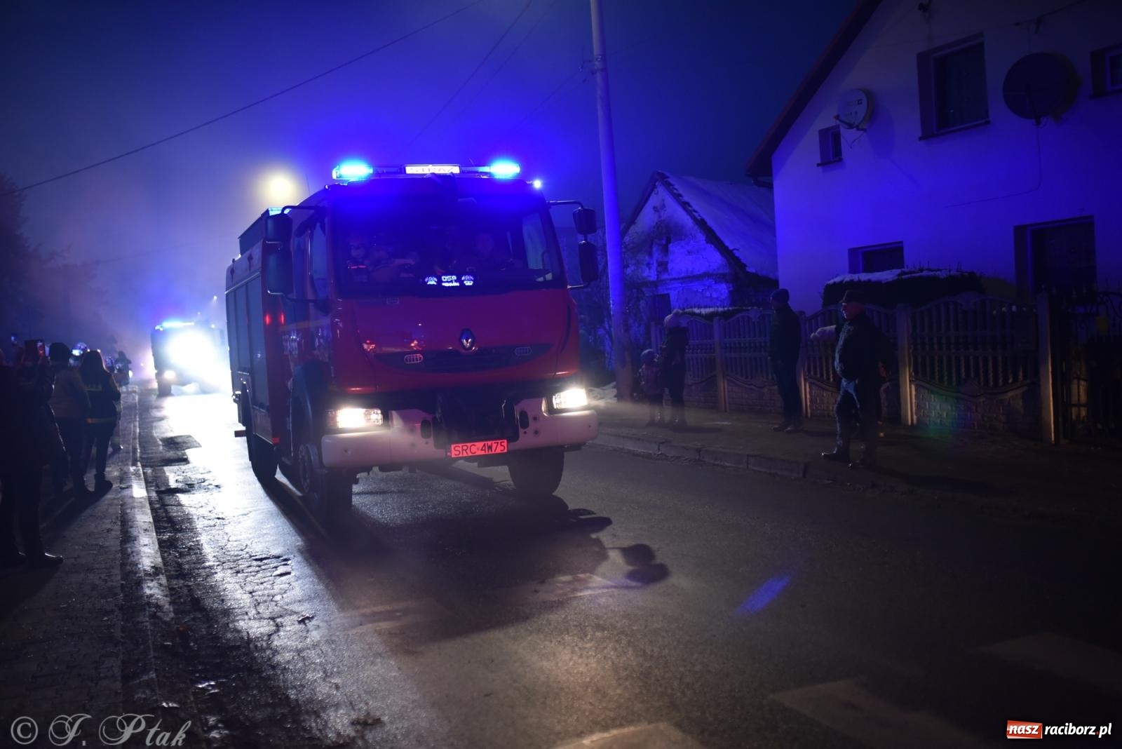 Zdjęcie w galerii na portalu naszraciborz.pl: Powitanie nowego średniego wozu bojowego OSP Maków wiadomości z regionu