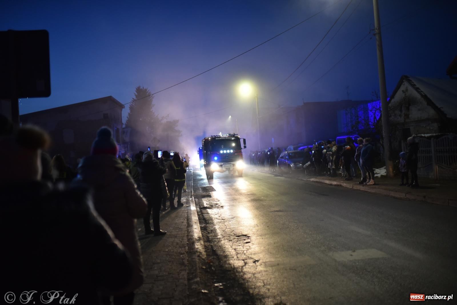 Zdjęcie w galerii na portalu naszraciborz.pl: Powitanie nowego średniego wozu bojowego OSP Maków wiadomości z regionu