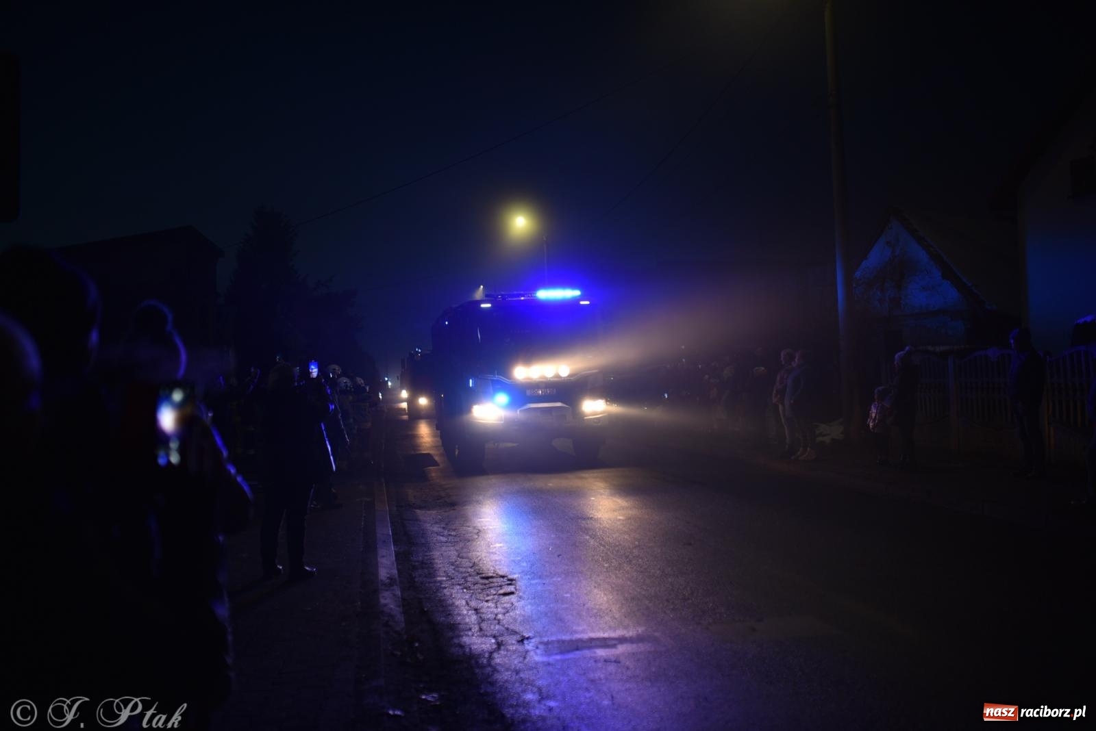 Zdjęcie w galerii na portalu naszraciborz.pl: Powitanie nowego średniego wozu bojowego OSP Maków wiadomości z regionu