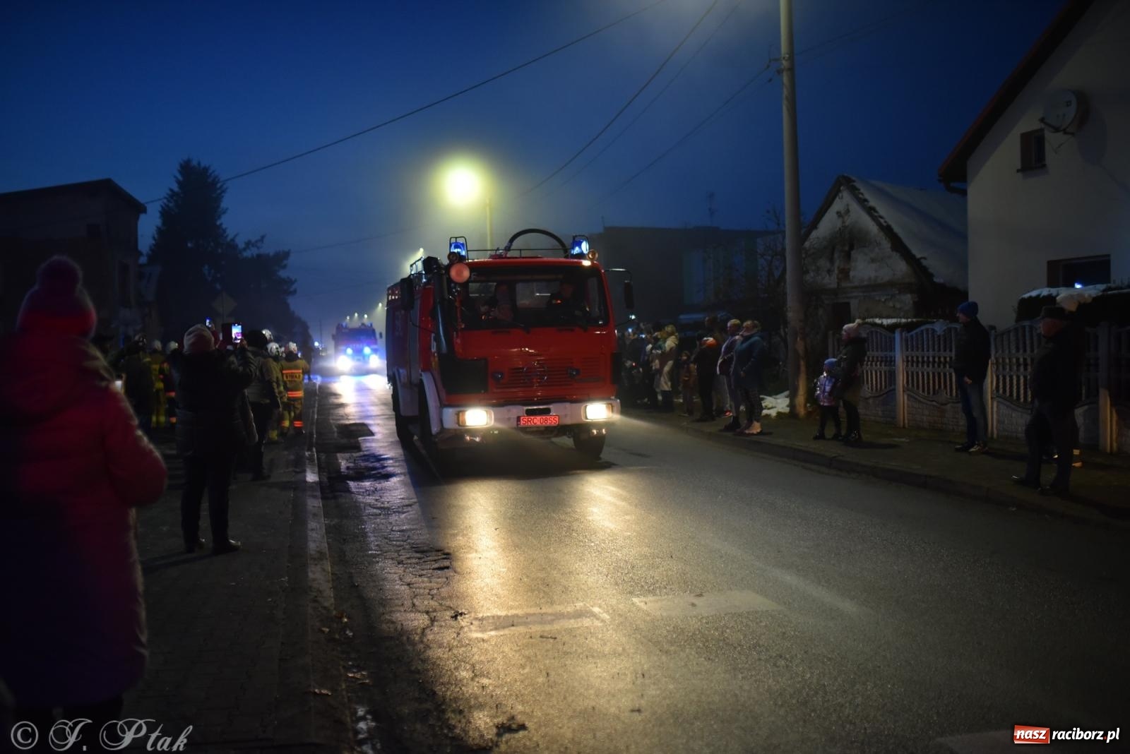 Zdjęcie w galerii na portalu naszraciborz.pl: Powitanie nowego średniego wozu bojowego OSP Maków wiadomości z regionu