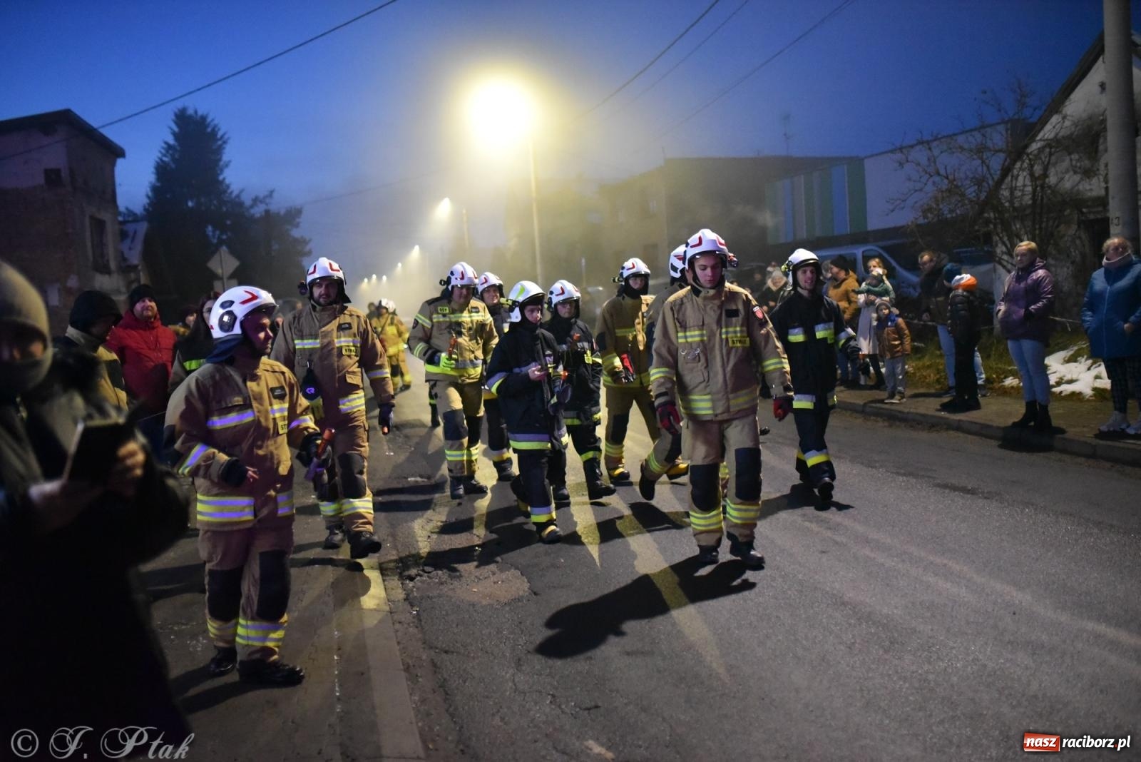 Zdjęcie w galerii na portalu naszraciborz.pl: Powitanie nowego średniego wozu bojowego OSP Maków wiadomości z regionu