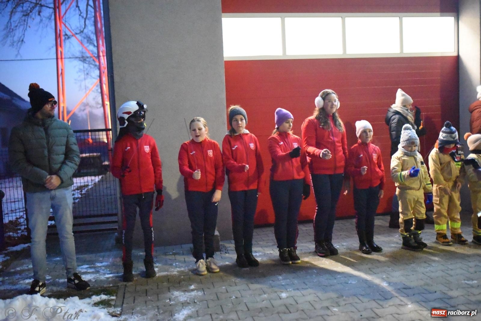 Zdjęcie w galerii na portalu naszraciborz.pl: Powitanie nowego średniego wozu bojowego OSP Maków wiadomości z regionu