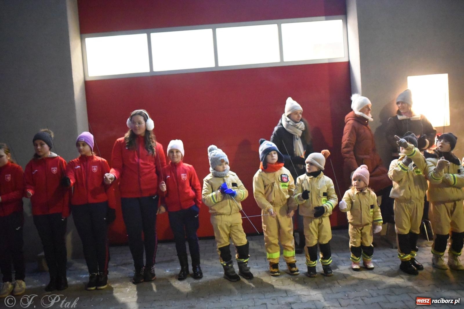 Zdjęcie w galerii na portalu naszraciborz.pl: Powitanie nowego średniego wozu bojowego OSP Maków wiadomości z regionu