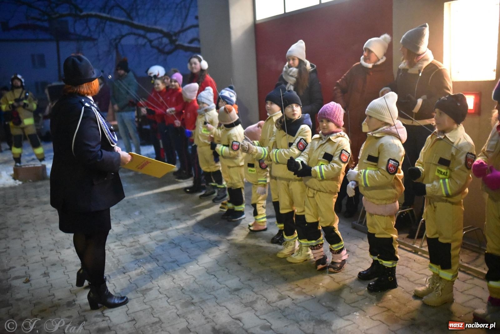 Zdjęcie w galerii na portalu naszraciborz.pl: Powitanie nowego średniego wozu bojowego OSP Maków wiadomości z regionu