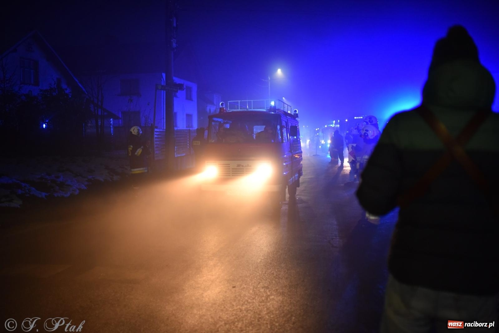 Zdjęcie w galerii na portalu naszraciborz.pl: Powitanie nowego średniego wozu bojowego OSP Maków wiadomości z regionu