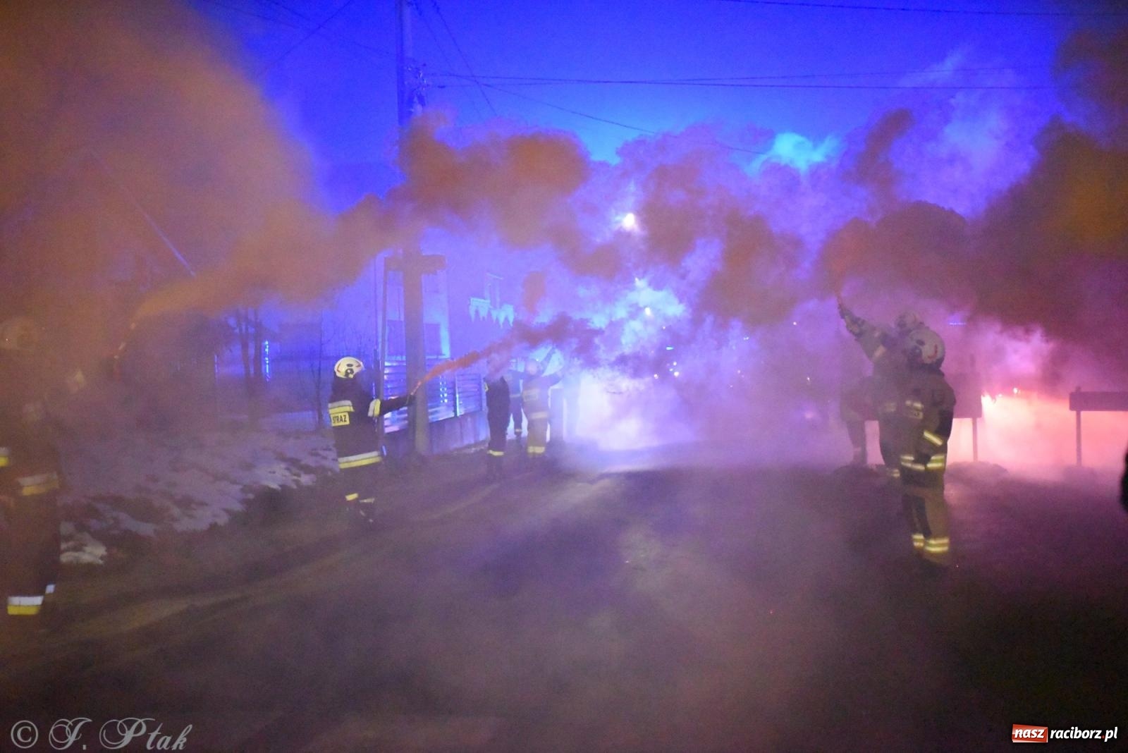 Zdjęcie w galerii na portalu naszraciborz.pl: Powitanie nowego średniego wozu bojowego OSP Maków wiadomości z regionu