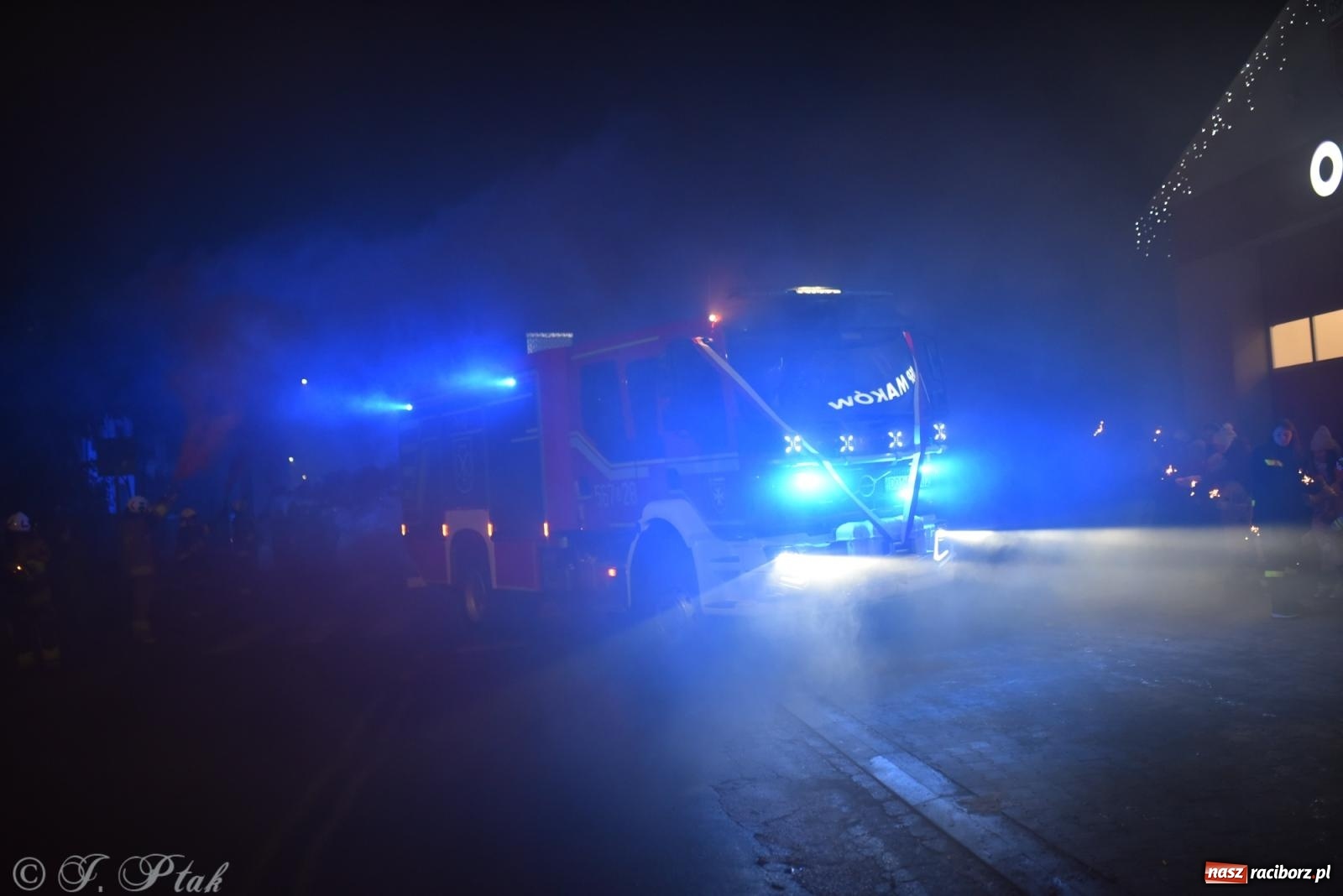 Zdjęcie w galerii na portalu naszraciborz.pl: Powitanie nowego średniego wozu bojowego OSP Maków wiadomości z regionu