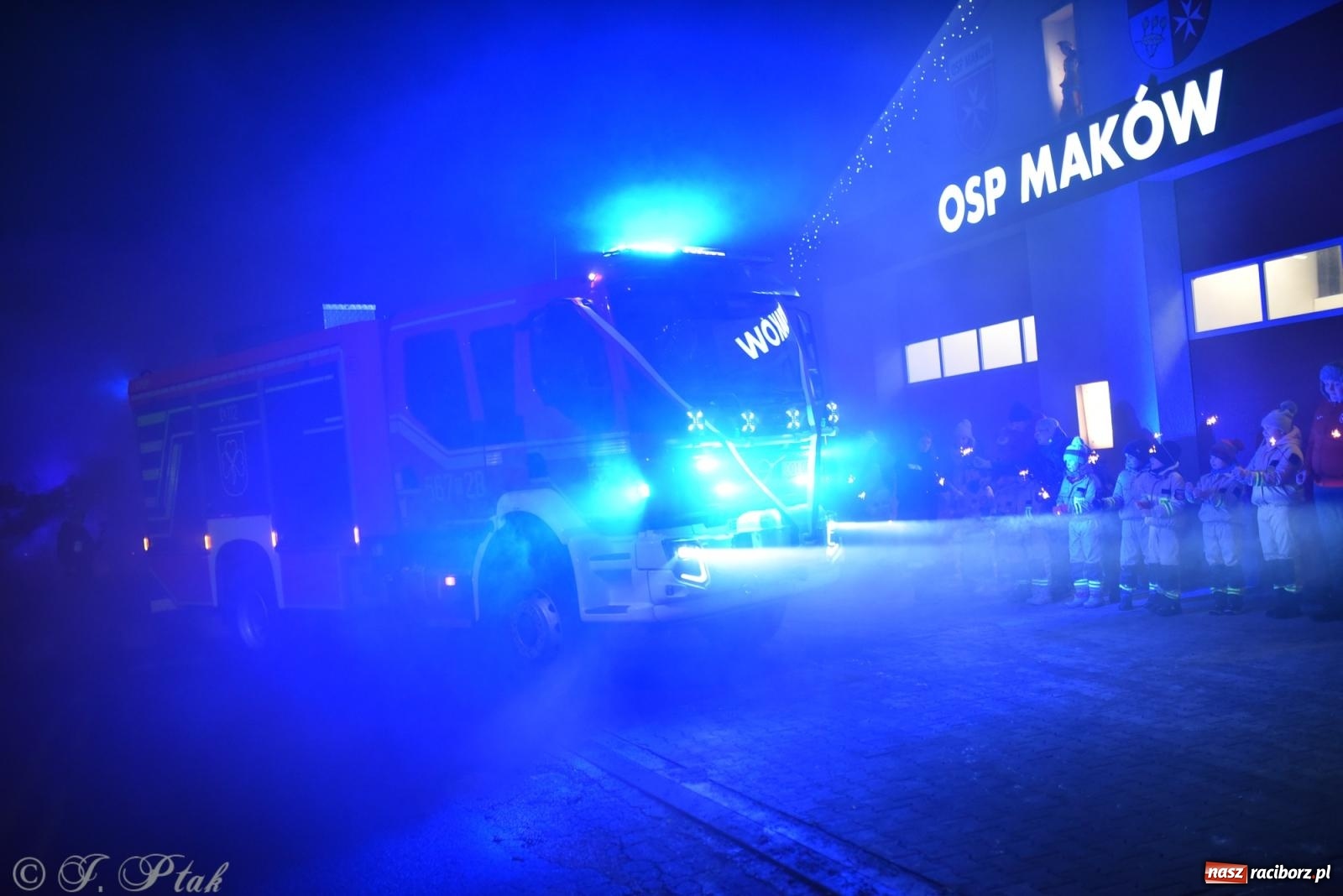 Zdjęcie w galerii na portalu naszraciborz.pl: Powitanie nowego średniego wozu bojowego OSP Maków wiadomości z regionu